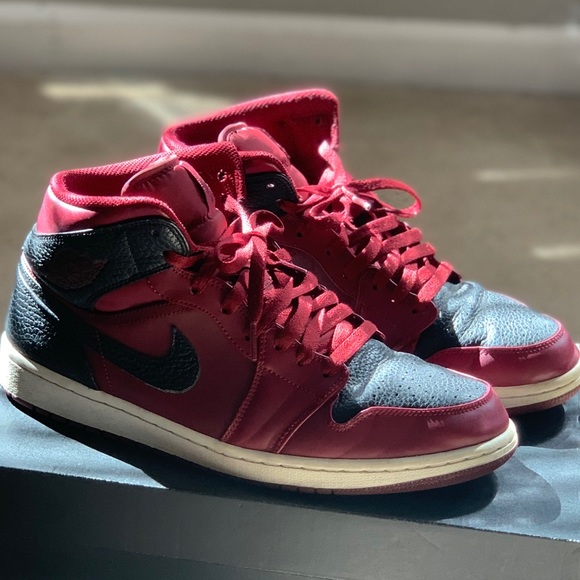 jordan 1 mid reverse banned